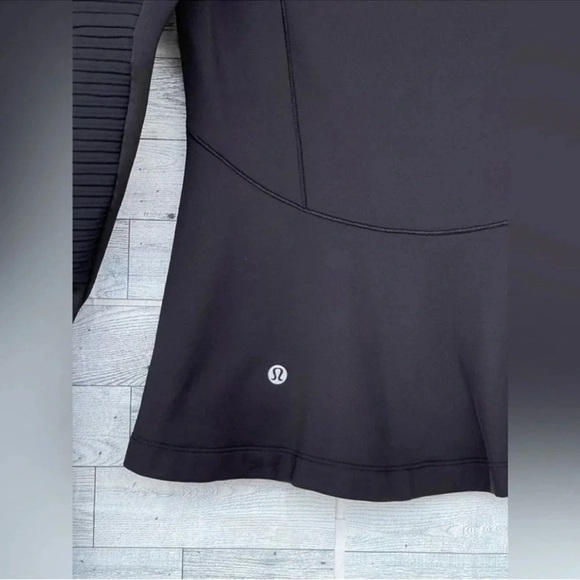 Lululemon Chill Going Strong Jacket size 4 - Picture 13 of 16